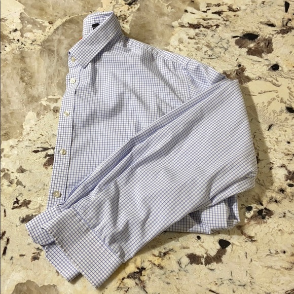 Men’s Van Heusen Traveler Button Down - Picture 2 of 3